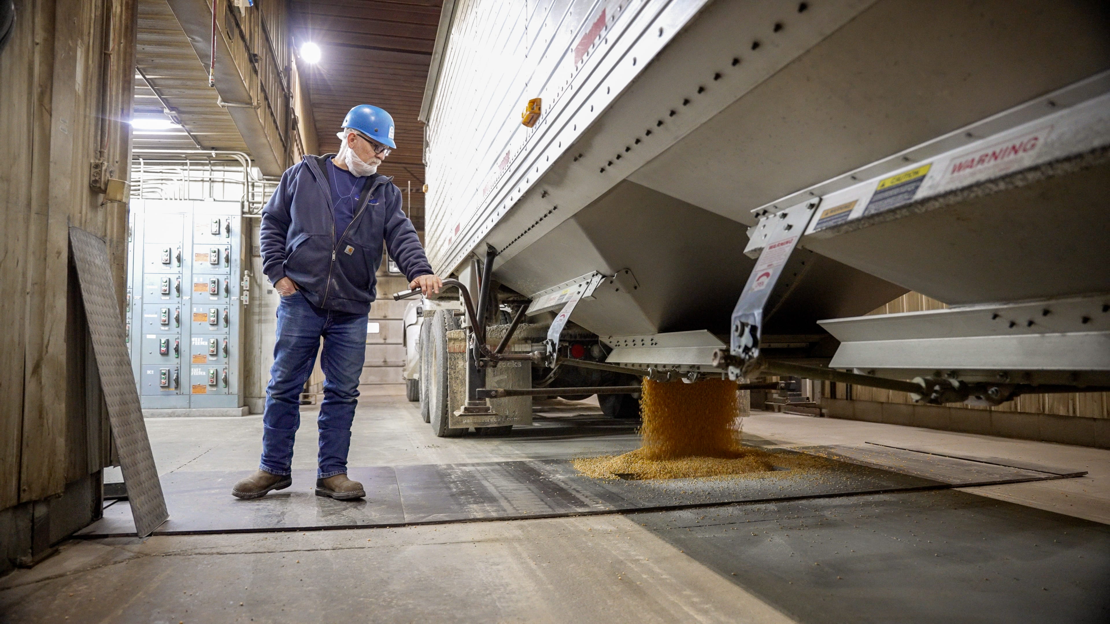 Lone Employee Checking Machine Lone Employee Checking Machine